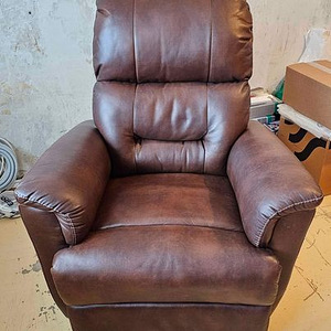 Kiikuv/pöörlev tugitool jalatoemehhanismiga (2 foto / 9)
