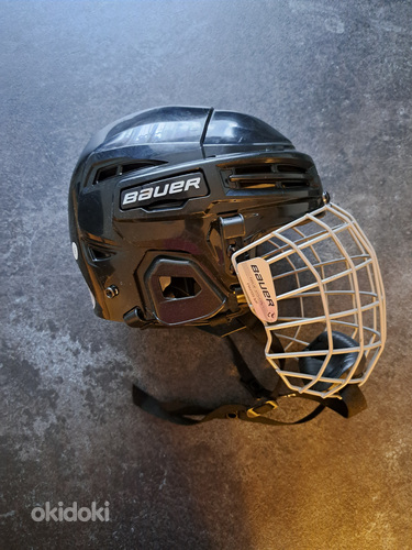Хоккейный шлем на ребенка 9-11 лет (фото #1)