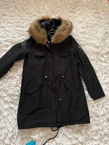 Guessi parka Suurus M (1 foto / 2)