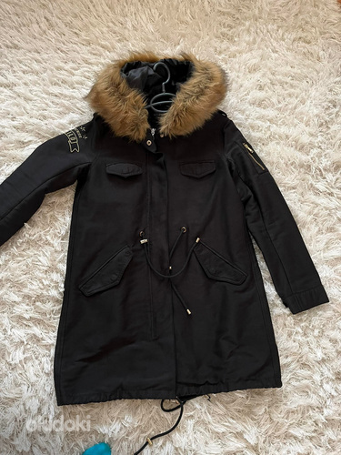 Guessi parka Suurus M