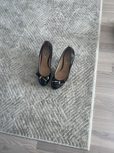 Туфли Guess размер 40 (1 фото из 3)