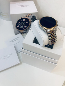 Michael Kors (2 foto / 3)
