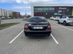 Mercedes-Benz E 320 Avangarde 3.0 V6 165kW (6 foto / 14)