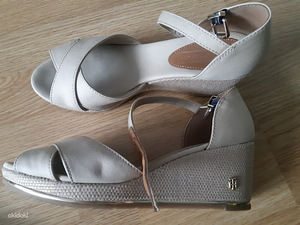 Сандалии Tommy Hilfiger (2 фото из 3)