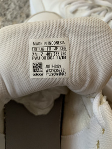 Кроссовки Adidas (2 фото из 5)