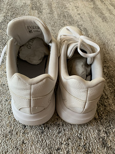 Кроссовки Adidas (3 фото из 5)