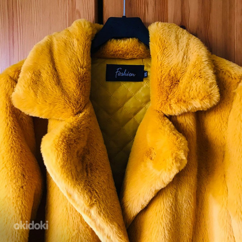 Новое светлое желтое пальто размера L (фото #3)