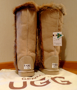 Женские сапоги UGG (3 фото из 5)