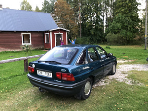 Форд Эскорт (3 фото из 6)