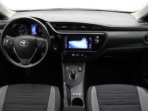 Авто-аренда TOYOTA AURIS ГИБРИД (с автоматической коробкой) (2 фото из 2)