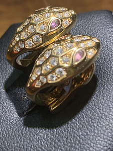 Serpenti Seduttori earrings in rose gold with rubellite eyes (2 foto / 10)