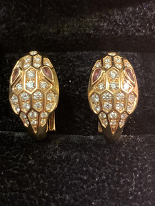 Serpenti Seduttori earrings in rose gold with rubellite eyes (8 foto / 10)