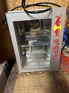 Холодильник Red Bull (1 фото из 2)
