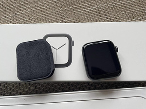 Apple Watch 4 44mm (1 foto / 4)