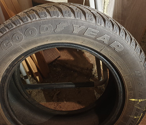 GOODYEAR ULTRAGRIP 400 ШИНЫ 185/65 R15 (1 фото из 2)