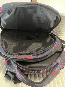 Школьный рюкзак (3 фото из 4)