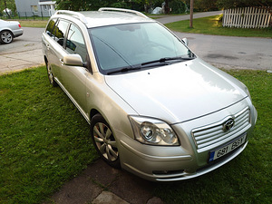 Toyota avensis (2 foto / 9)