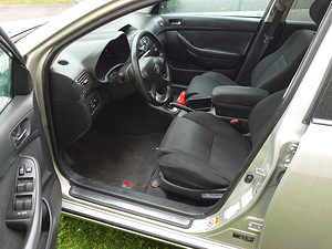 Toyota avensis (7 foto / 9)