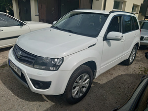 Suzuki Grand Vitara II (2 foto / 10)