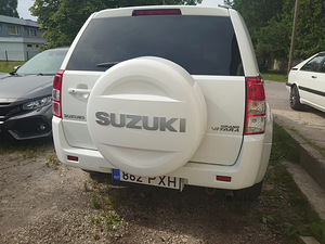 Suzuki Grand Vitara II (6 foto / 10)