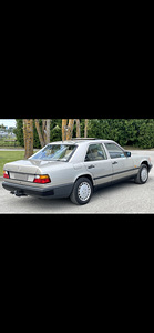 Mercedes Benz 300E 1987 (2 foto / 7)