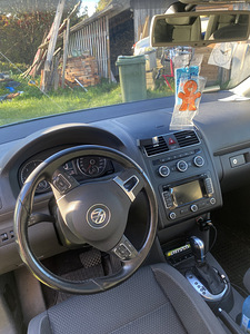 Volkswagen Touran 2014, 7 kohta, 1.6 diisel (4 foto / 6)