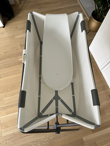 Stokke Flexi Bath Beebivann koos jalgadega ja istmega (4 foto / 5)