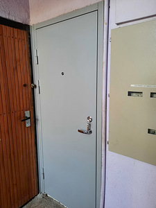 Металлические двери, любого размера (3 фото из 7)