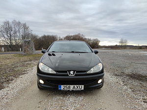 Peugeot 206cc 1.6 80kw kabriolett (11 foto / 12)