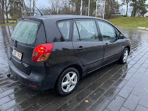Toyota Corolla Verso 2002 2.0D (4 foto / 8)