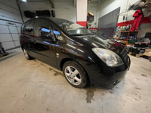 Toyota Corolla Verso 2002 2.0D (6 foto / 8)