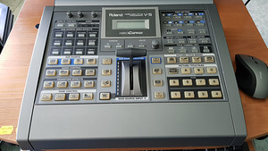 Audio-video/subtiitrite mikser Roland V-5 (1 foto / 3)