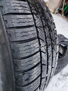 Диски с резиной 275/40/R22 5/120 (2 фото из 10)