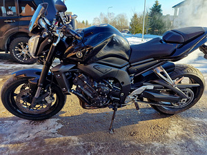 YAMAHA FZ1 (4 foto / 7)