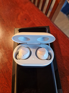 Samsung galaxy s10, galaxy buds (4 foto / 9)