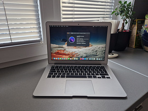 Macbook Air 13 (2017) (3 foto / 8)