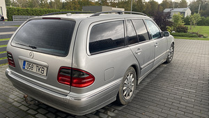Mercedes-Benz E320 (6 foto / 6)