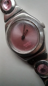 Женские часы Swatch. (1 фото из 3)