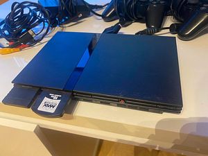 Playstation 2 с играми (2 фото из 4)