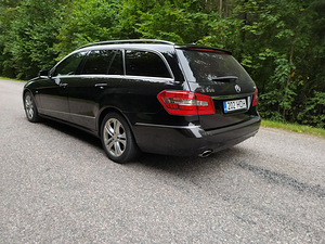Mercedes-Benz E350 (7 foto / 13)