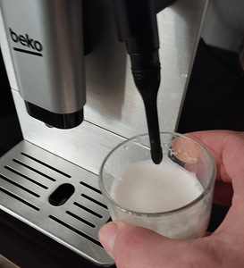 Kohvimasin Beko. Manual piimavahustajaga. (4 foto / 4)