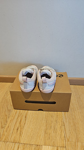 Кроссовки Nike (3 фото из 3)