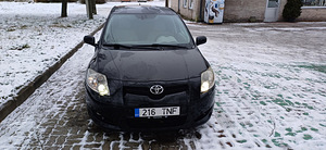 Toyota Auris (3 фото из 15)