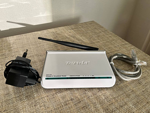 Tenda W311R 150 Mbps 4-Port 10/100 Wireless N Router (2 foto / 5)