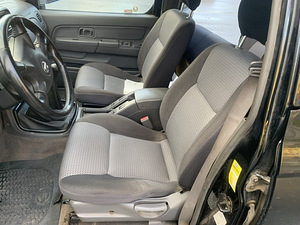 Nissan Navara (7 foto / 8)