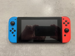 Nintendo Switch V2 32GB (2 фото из 3)
