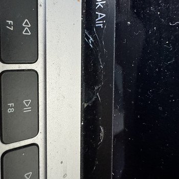 MacBook Air 13" 2019, i5 8 ГБ/128 ГБ
