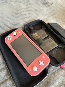 Nintendo Switch Lite (3 фото из 3)