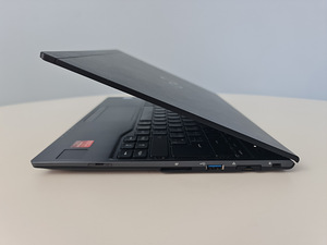 Fujitsu LifeBook U938 (<1kg, intel i5-8250, 20RAM, 256SSD) (4 foto / 9)