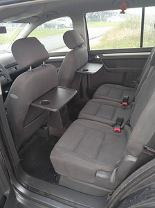 Volkswagen Touran (8 foto / 10)